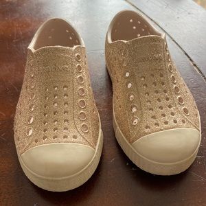 Gold sparkle natives